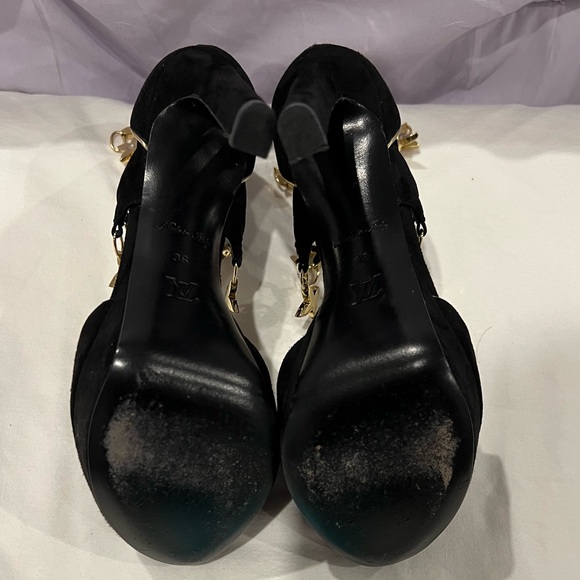 Louis Vuitton Heels with Gold chains - Picture 4 of 4